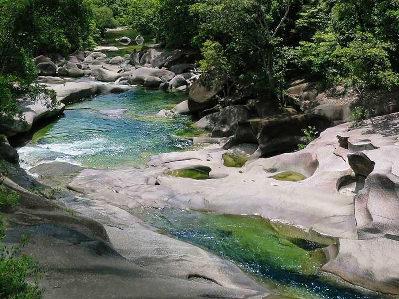 parcs nationaux et cascades aux alentours de la ville de Cairns